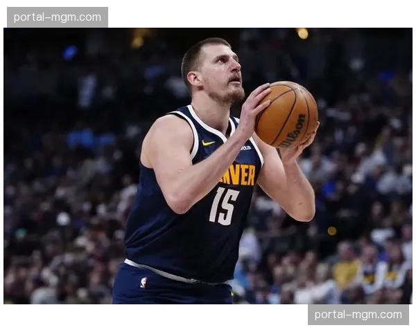 约基奇三节达成三双，掘金与勇士末节陷入缠斗