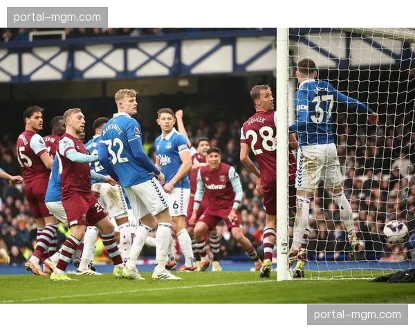 消息：法甲计划在2026-27赛季于全部球场引入门线技术与半自动越位系统。