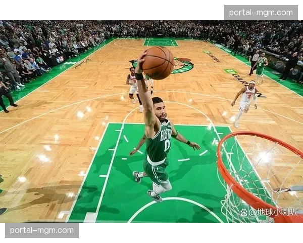 通讯:凯尔特人半场领先20分被翻盘,球队第三节进攻停滞与防守沟通失误全记录。 通讯:凯尔特人半场领先20分被翻盘,球队第三节进攻停滞与防守沟通失误全记录。